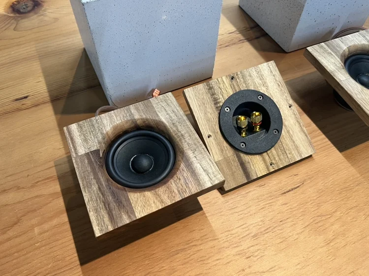 ジェスモナイト AC730 でスピーカーをつくる