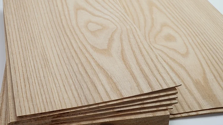 ホワイトアッシュ材を薄く挽き割り